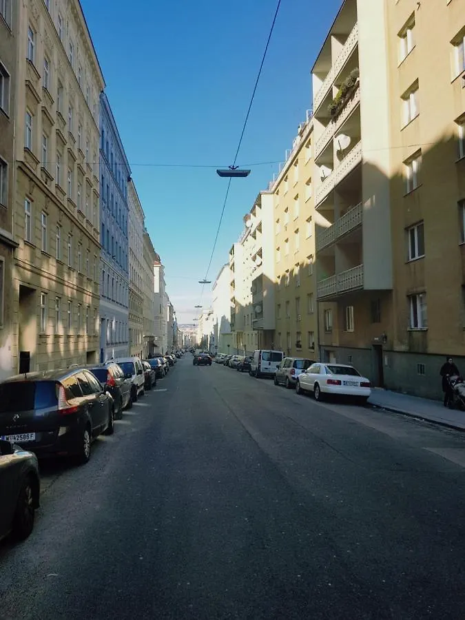 Simple Apt Vienna - 8 Bed Is Having No Kitchen Apartment