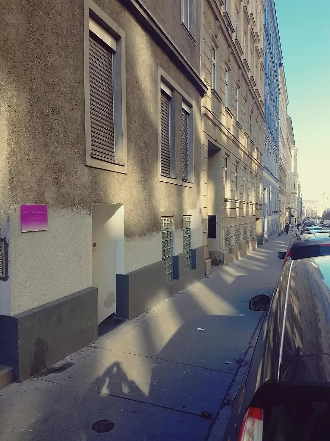 Simple Apt Vienna - 8 Bed Is Having No Kitchen Apartment Austria