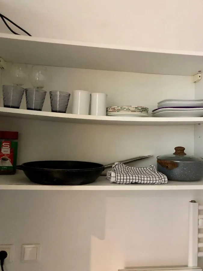 Simple Apt Vienna - 8 Bed Is Having No Kitchen Apartment