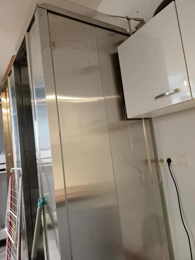 Simple Apt Vienna - 8 Bed Is Having No Kitchen Apartment